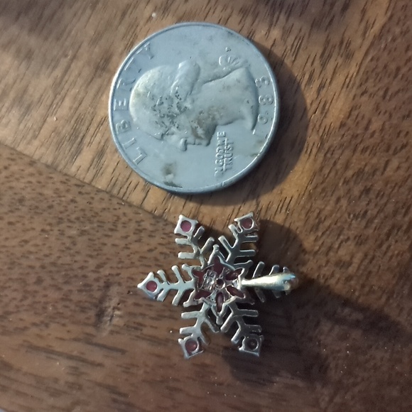 Snowflake Ruby pendant - Picture 9 of 9